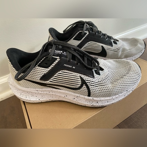 Nike Pegasus 40 Black/White - Picture 7 of 9